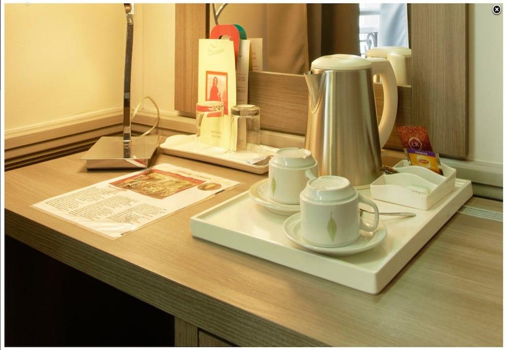 Hotel Poussin Paris Eksteriør bilde